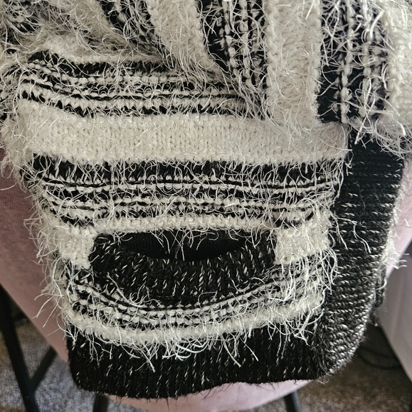 Calvin Klein Black White Stripe Fuzzy Cropped Open Front Sweater - Size S - Picture 6 of 8